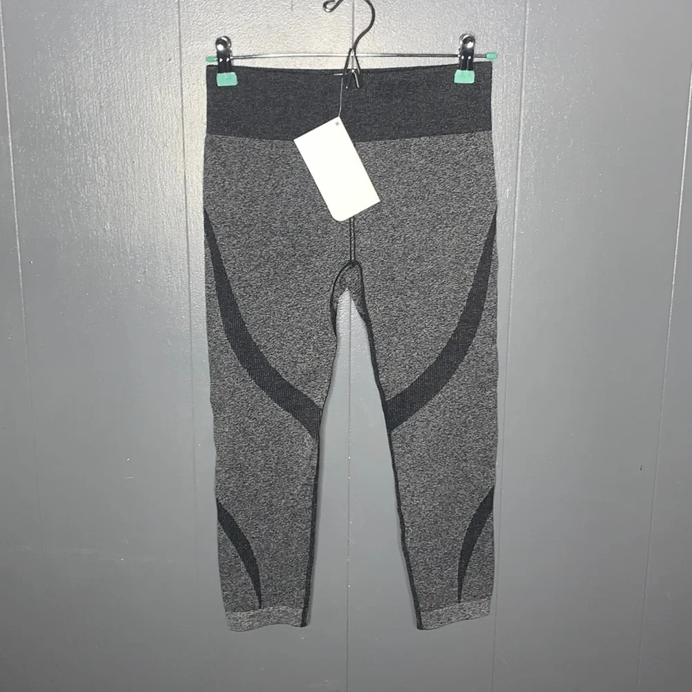 Fabletics Black High-Waisted Seamless Arlene Capri Tight Legging Size‎ S (4-6)